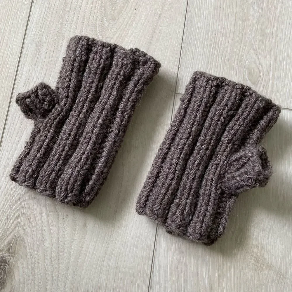 Hand Knit Handmade Wool Chinky Knit Fingerless Gloves Mittens Brown One Size